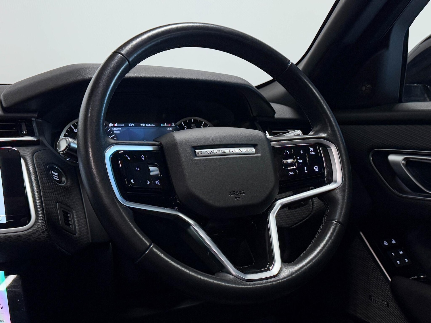 Used Land Rover Range Rover Velar 2022 for sale - 76472906: Photo 38