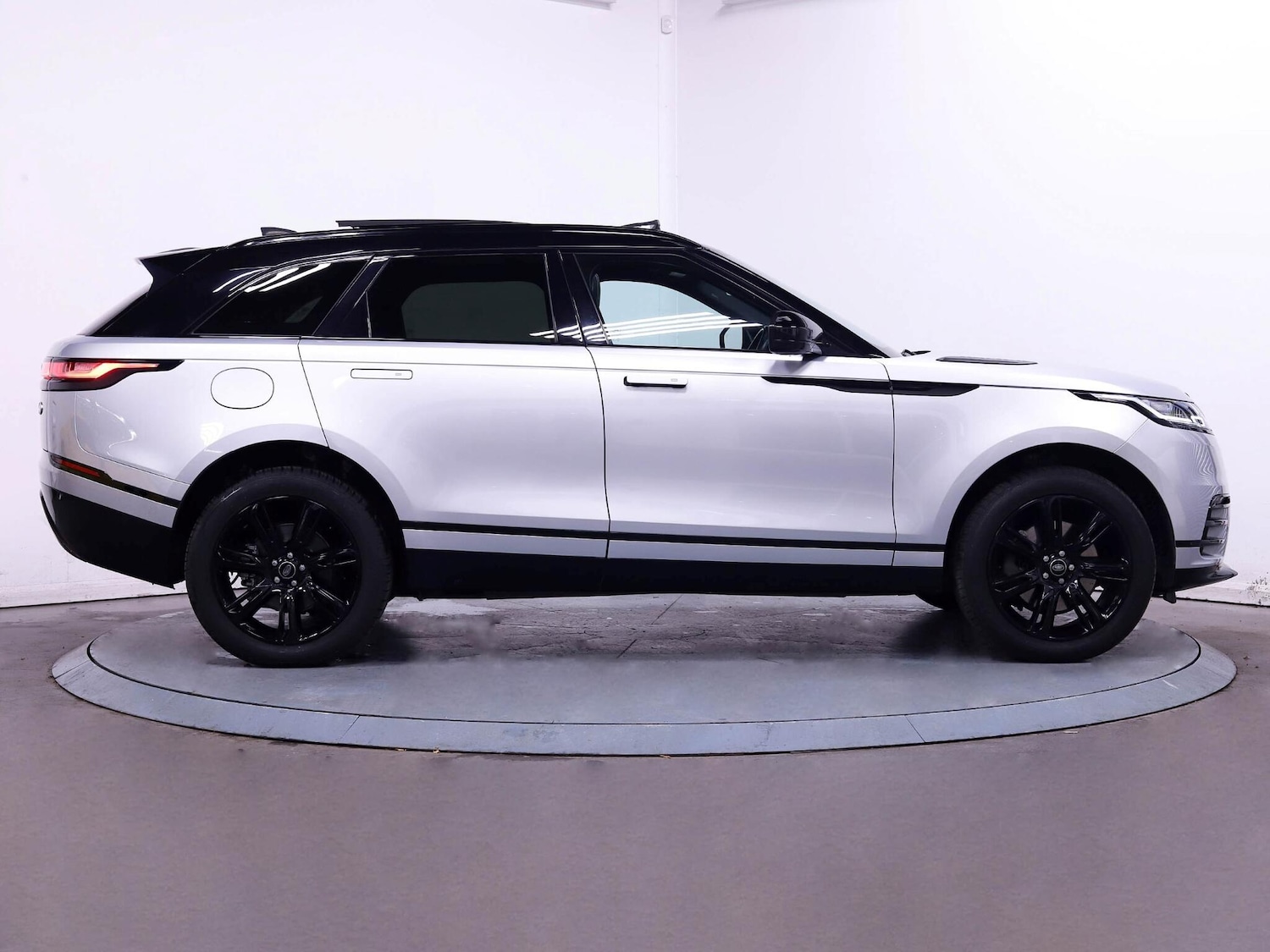 Used Land Rover Range Rover Velar 2022 for sale - 76472906: Photo 8