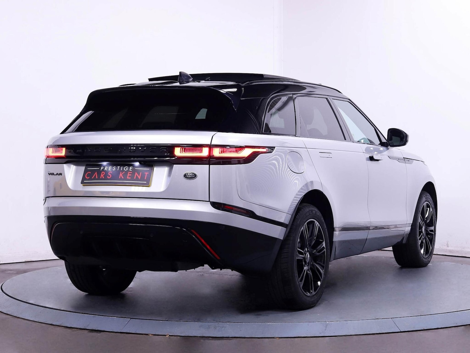 Used Land Rover Range Rover Velar 2022 for sale - 76472906: Photo 9