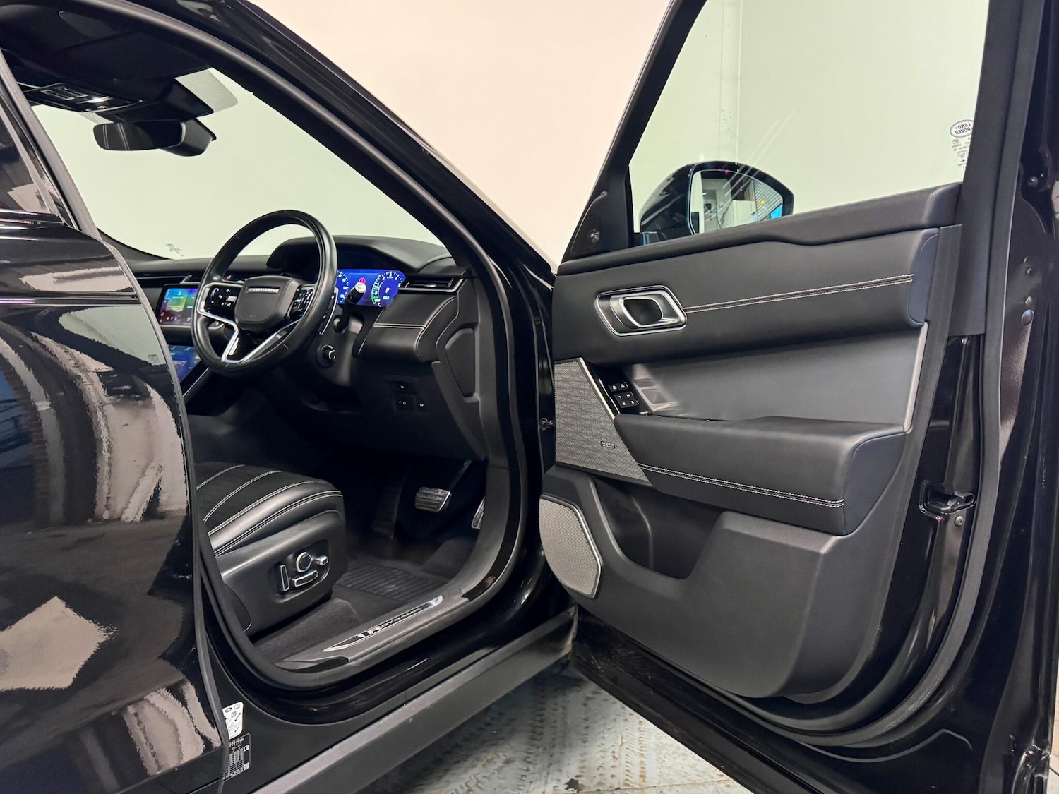 Used Land Rover Range Rover Velar 2022 for sale - 76728131: Photo 14