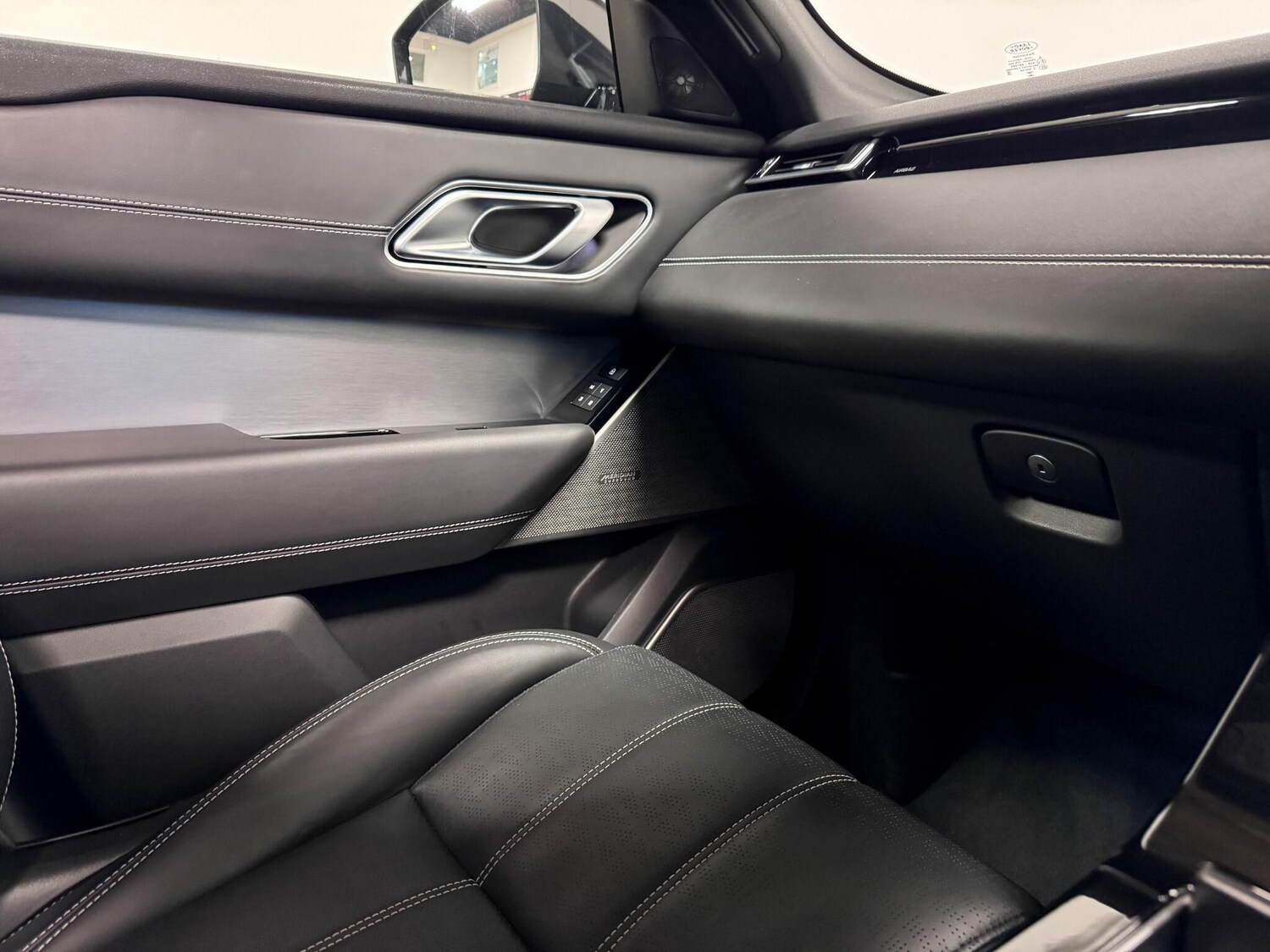 Used Land Rover Range Rover Velar 2022 for sale - 76728131: Photo 29