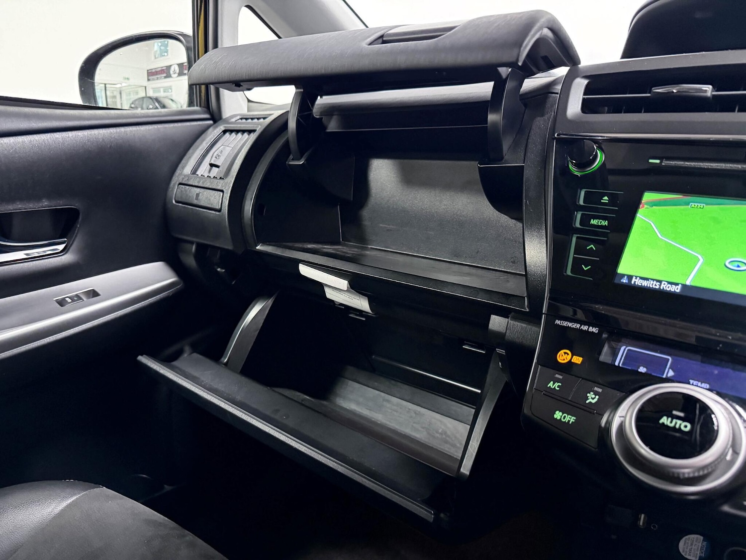 Used Toyota Prius+ 2019 for sale - 76658214: Photo 28