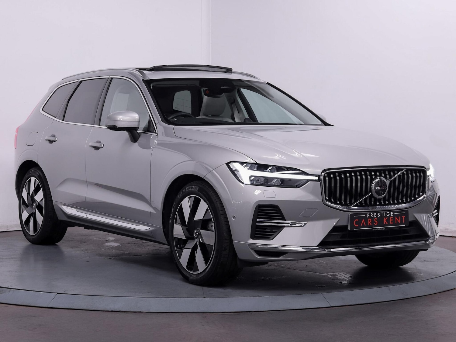Used Volvo XC60 2023 for sale - 75905625: Photo 1