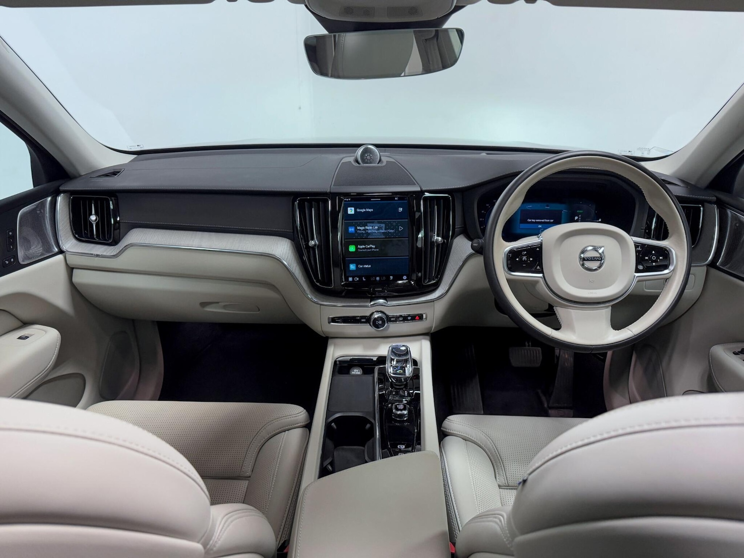 Used Volvo XC60 2023 for sale - 75905625: Photo 2