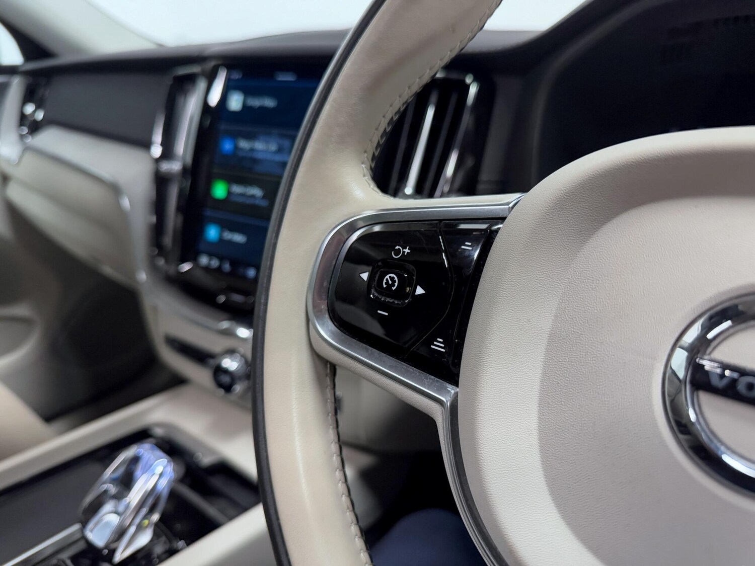 Used Volvo XC60 2023 for sale - 75905625: Photo 44