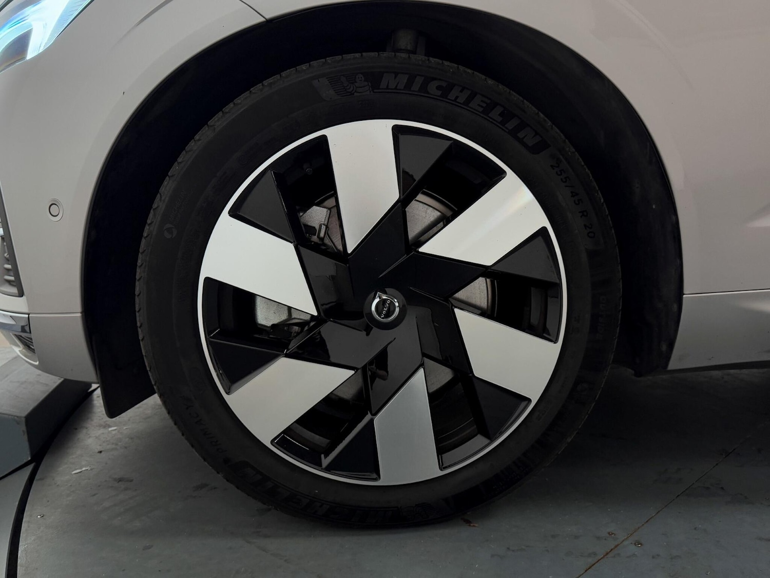 Used Volvo XC60 2023 for sale - 75905625: Photo 59