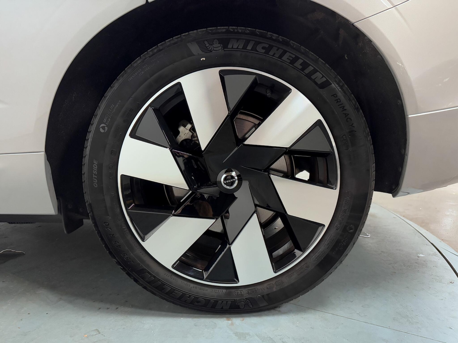 Used Volvo XC60 2023 for sale - 75905625: Photo 60