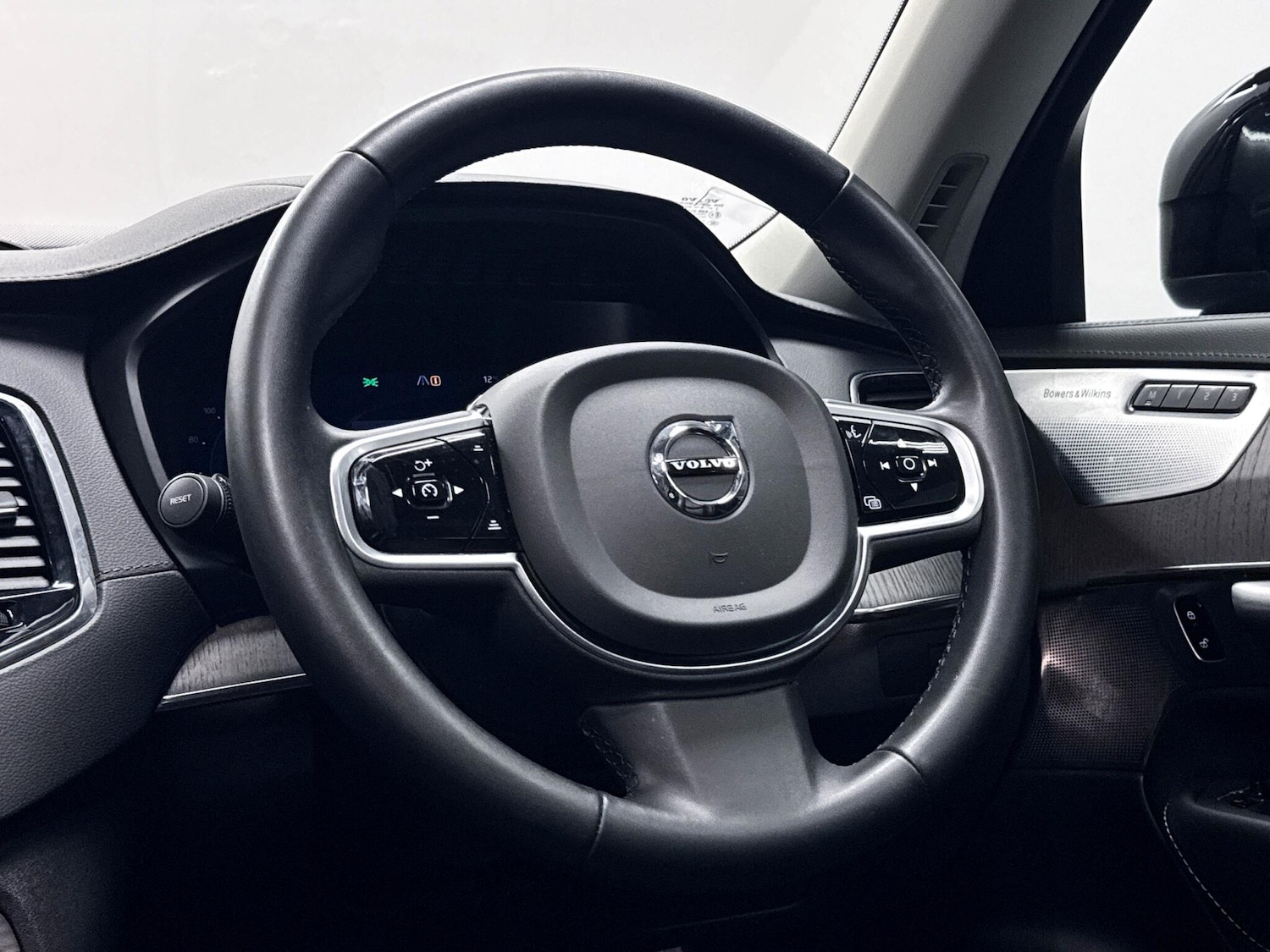 Used Volvo XC90 2023 for sale - 77612006: Photo 38