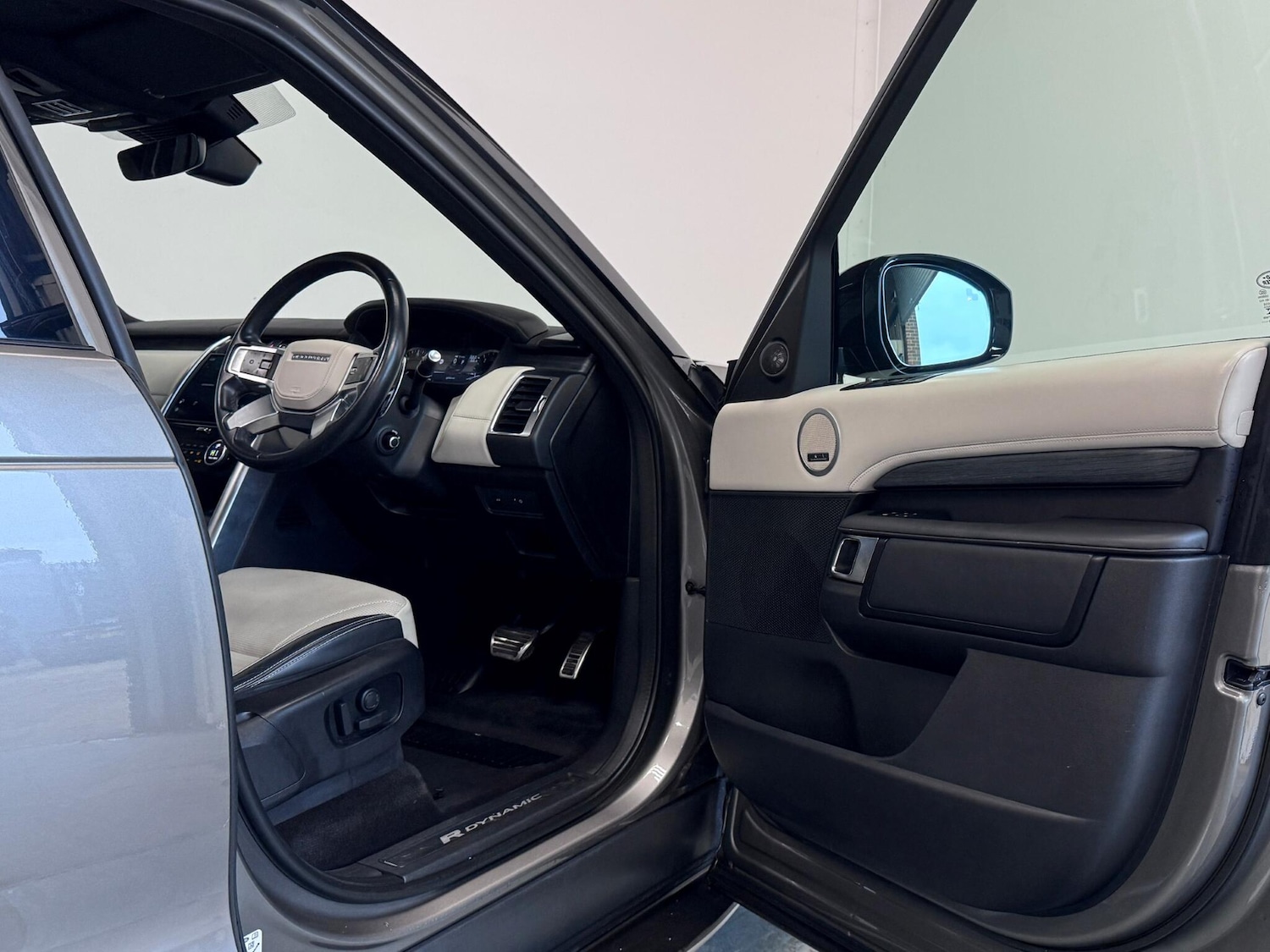 Used Land Rover Discovery 2022 for sale - 77497582: Photo 17