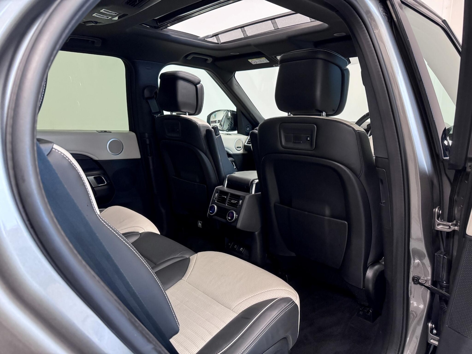 Used Land Rover Discovery 2022 for sale - 77497582: Photo 28