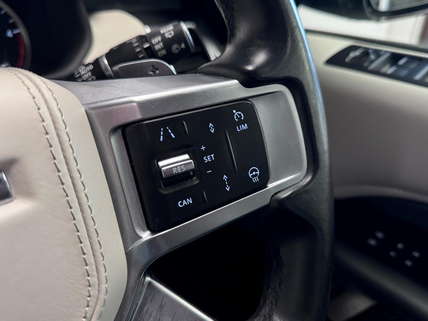 Used Land Rover Discovery 2022 for sale - 77497582: Photo 43