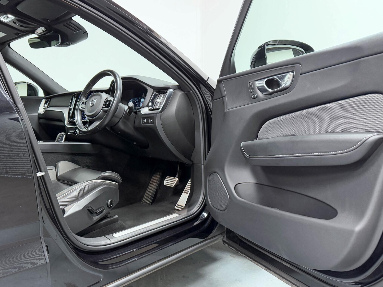 Used Volvo XC60 2021 for sale - 76370202: Photo 18