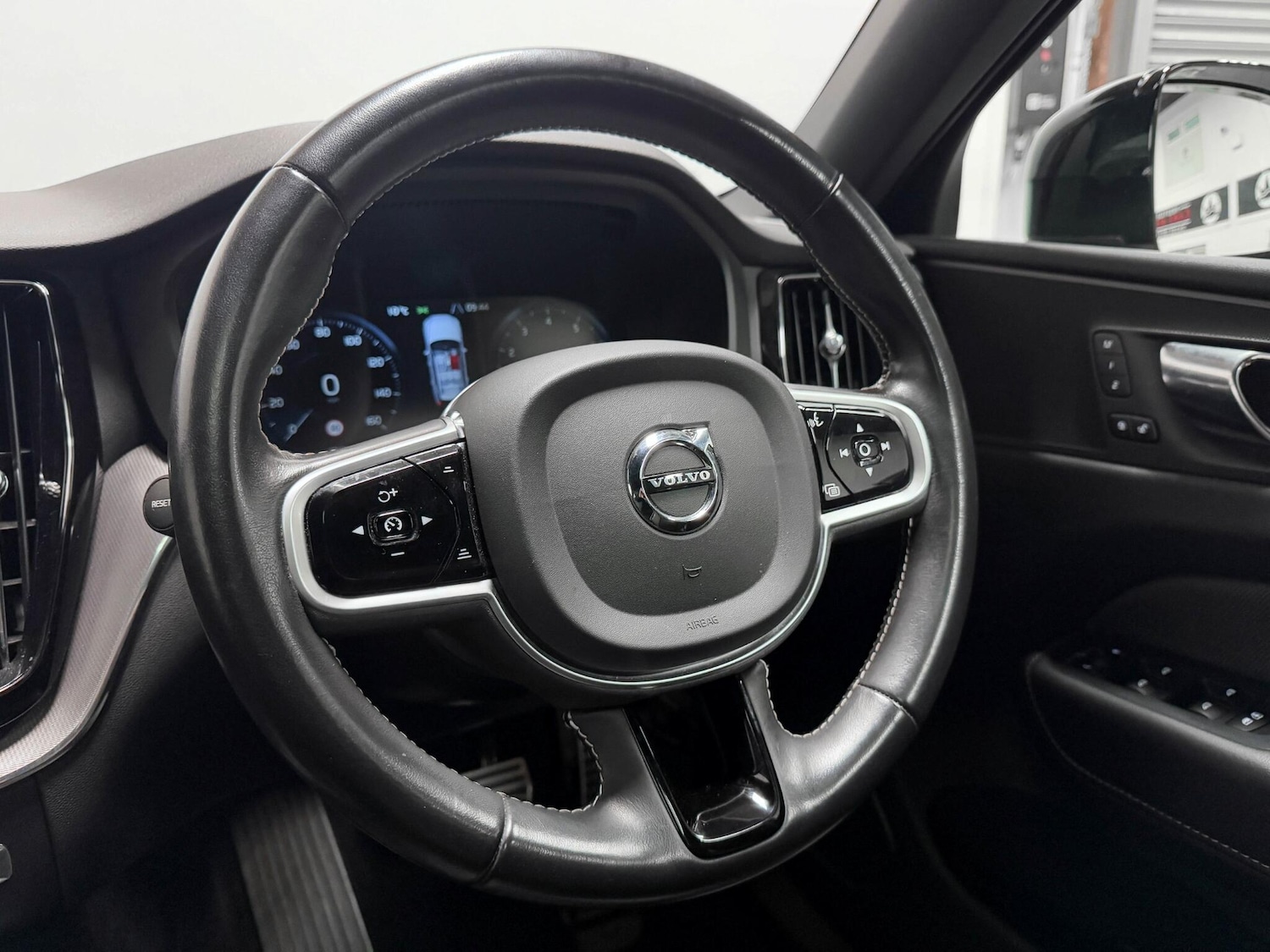 Used Volvo XC60 2021 for sale - 76370202: Photo 35