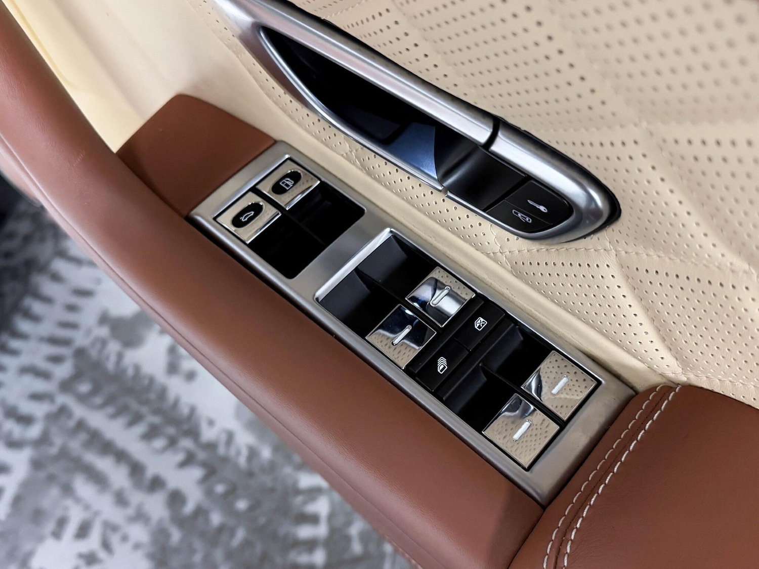 Used Bentley Continental 2015 for sale - 76952452: Photo 28