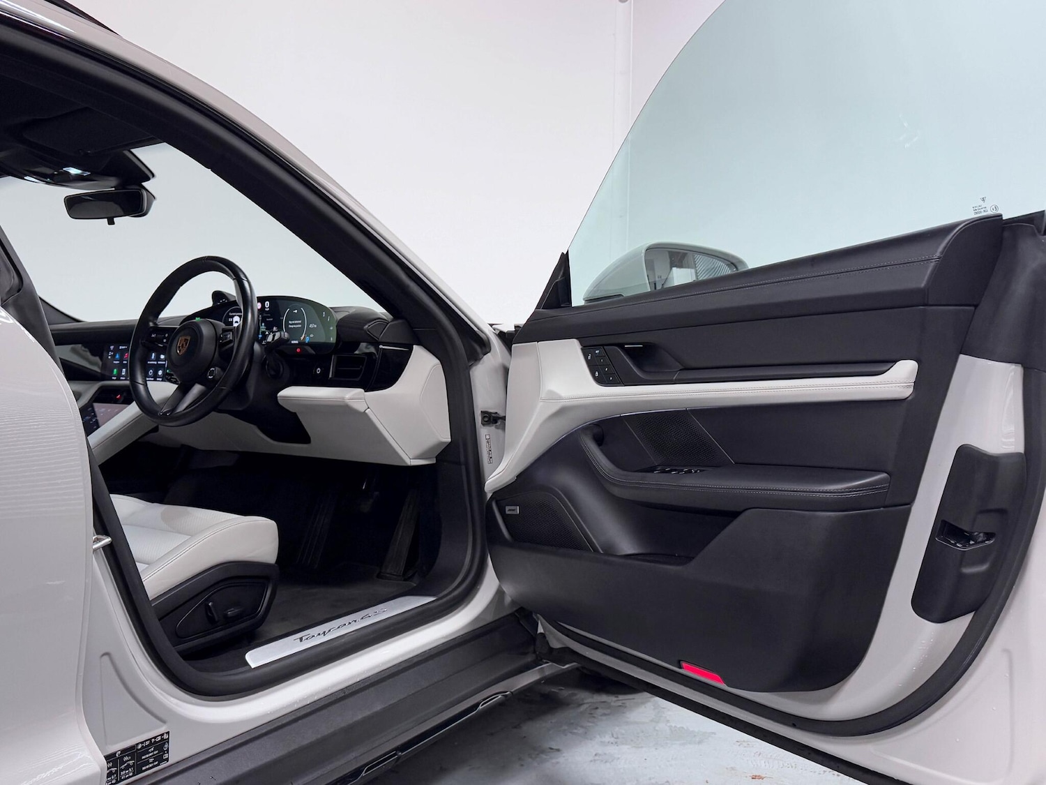 Used Porsche Taycan 2021 for sale - 76513304: Photo 13