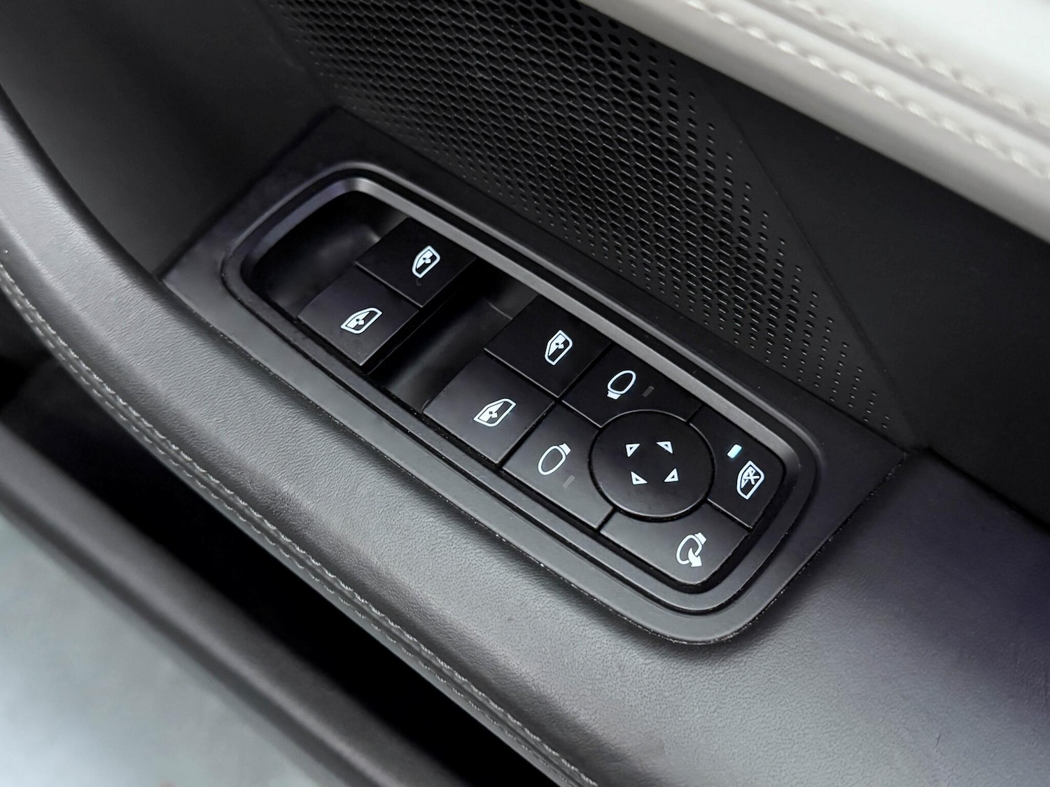 Used Porsche Taycan 2021 for sale - 76513304: Photo 16