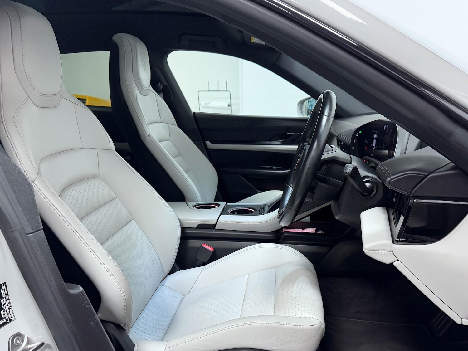 Used Porsche Taycan 2021 for sale - 76513304: Photo 22