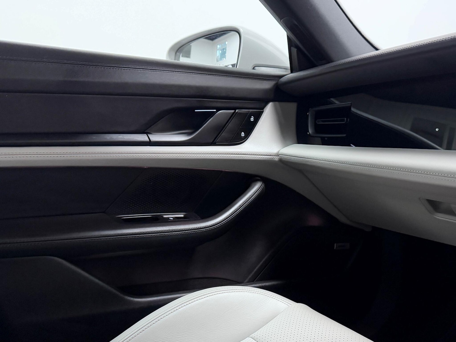 Used Porsche Taycan 2021 for sale - 76513304: Photo 29