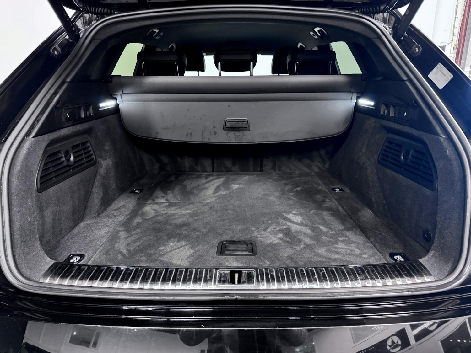 Used Audi Q8 e-tron 2023 for sale - 77425578: Photo 12