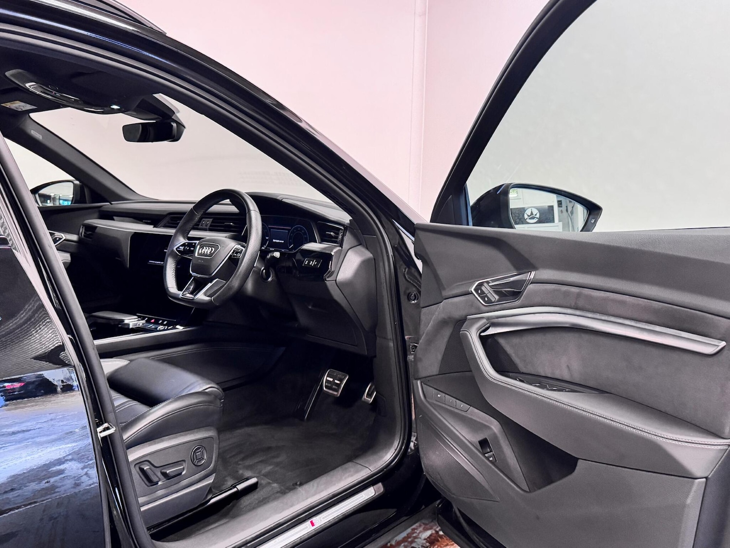 Used Audi Q8 e-tron 2023 for sale - 77425578: Photo 14