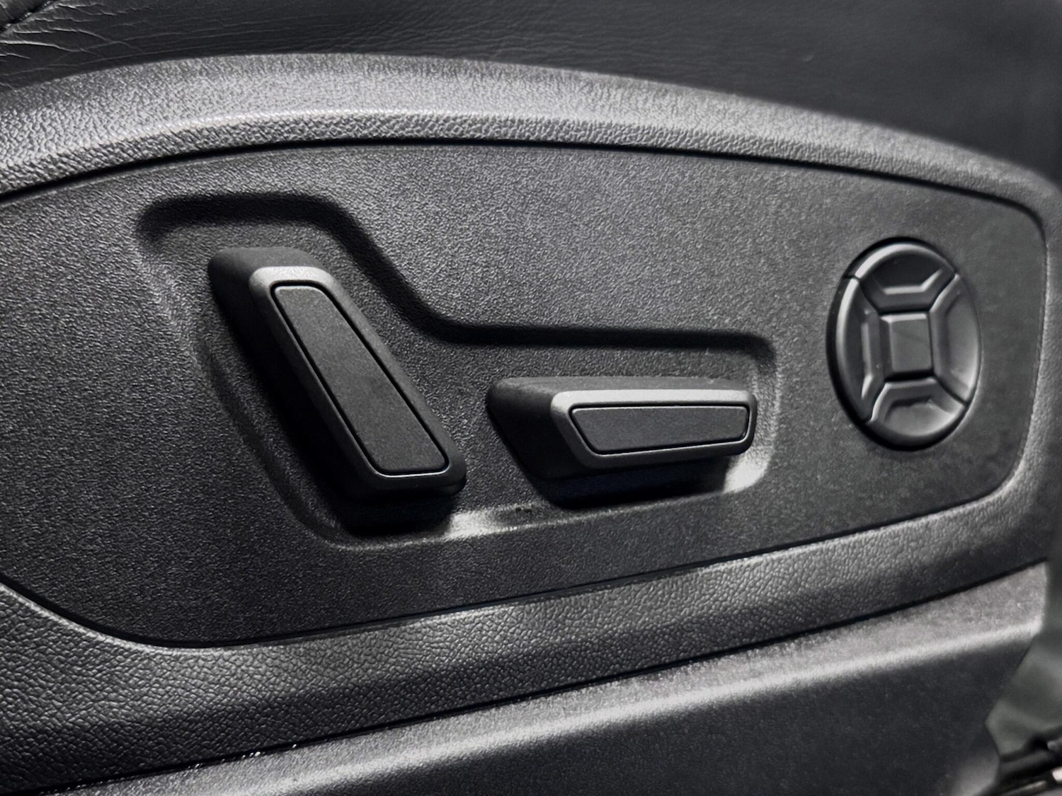 Used Audi Q8 e-tron 2023 for sale - 77425578: Photo 21