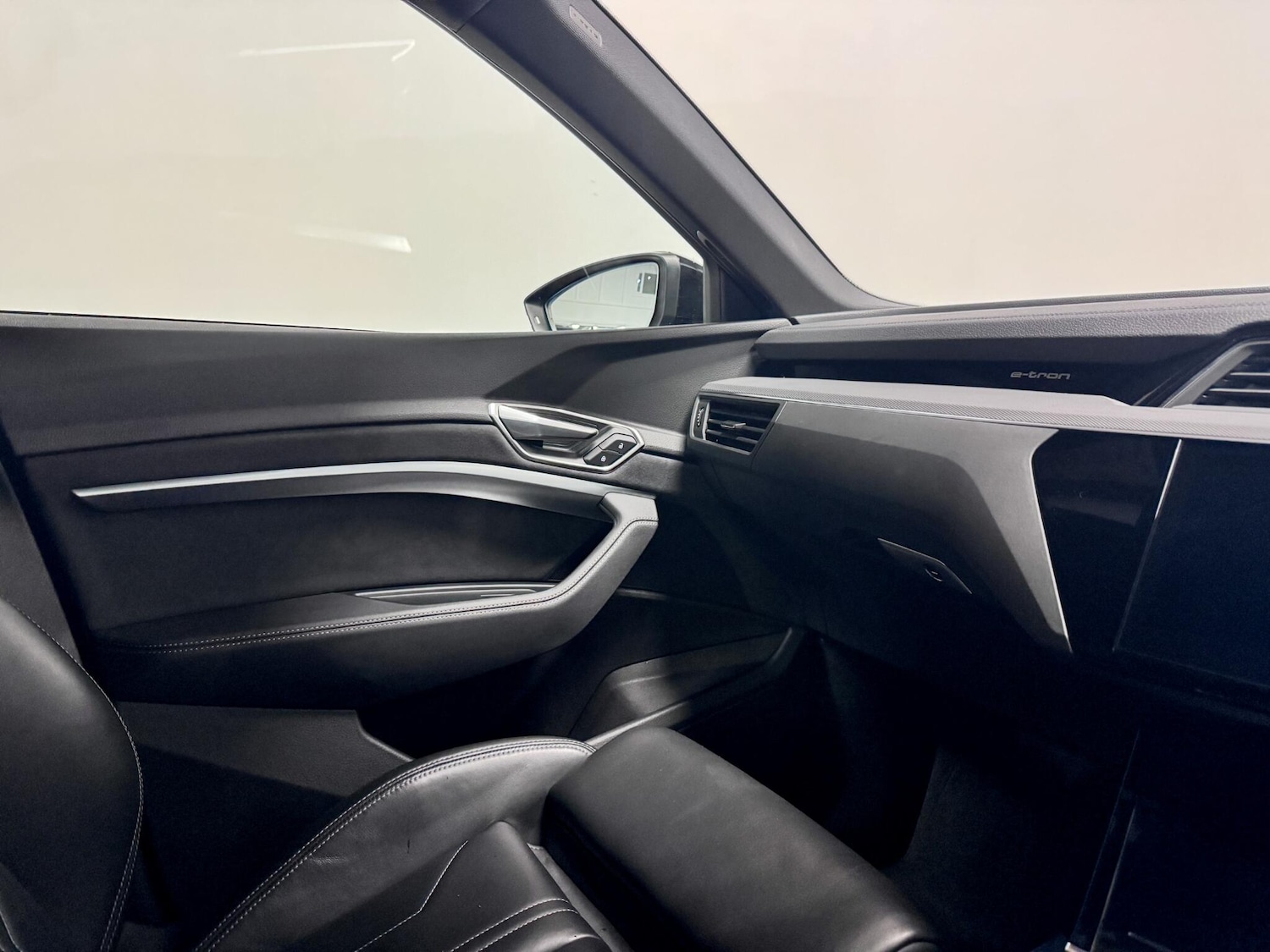 Used Audi Q8 e-tron 2023 for sale - 77425578: Photo 29