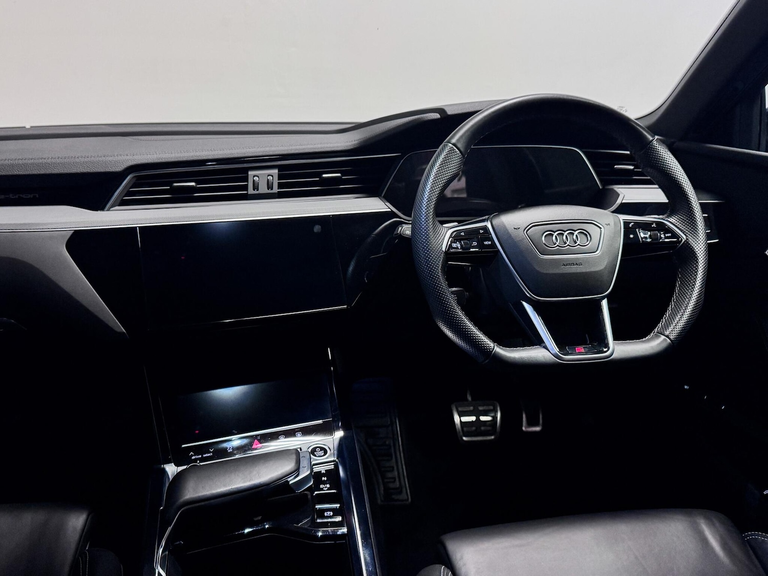 Used Audi Q8 e-tron 2023 for sale - 77425578: Photo 35