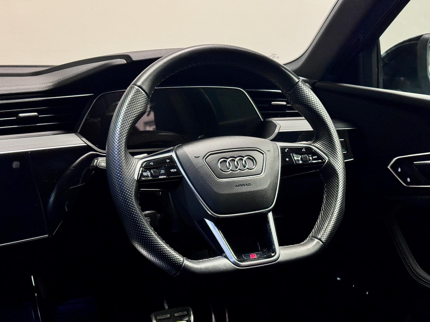 Used Audi Q8 e-tron 2023 for sale - 77425578: Photo 36
