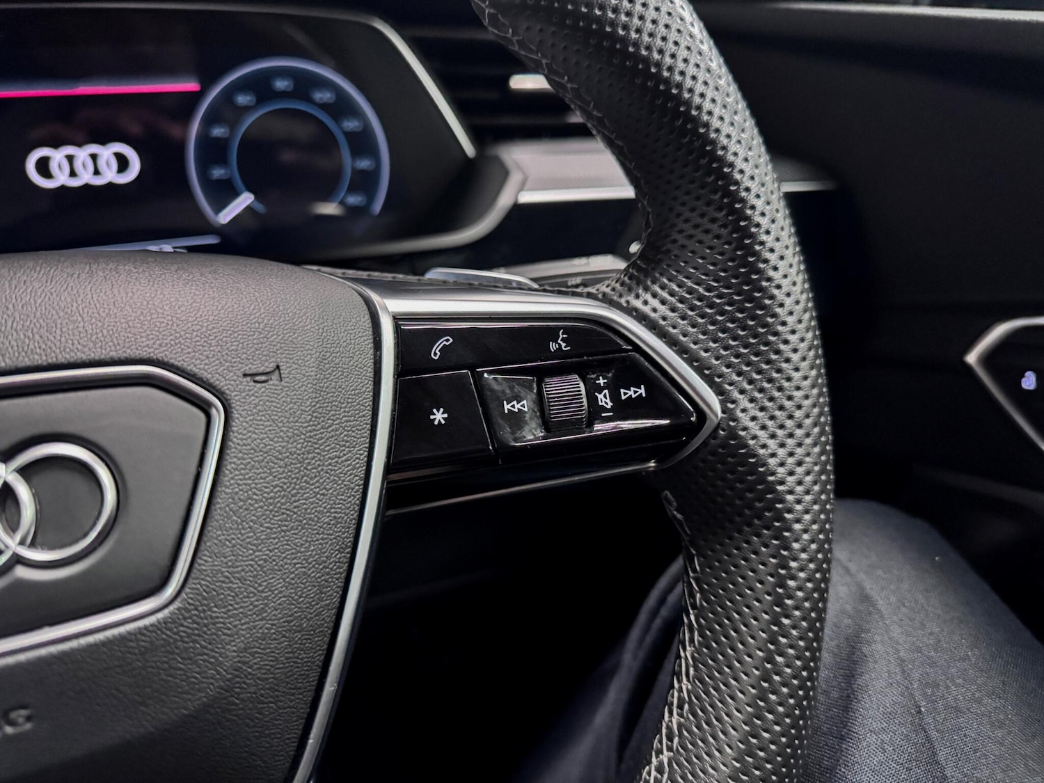 Used Audi Q8 e-tron 2023 for sale - 77425578: Photo 39