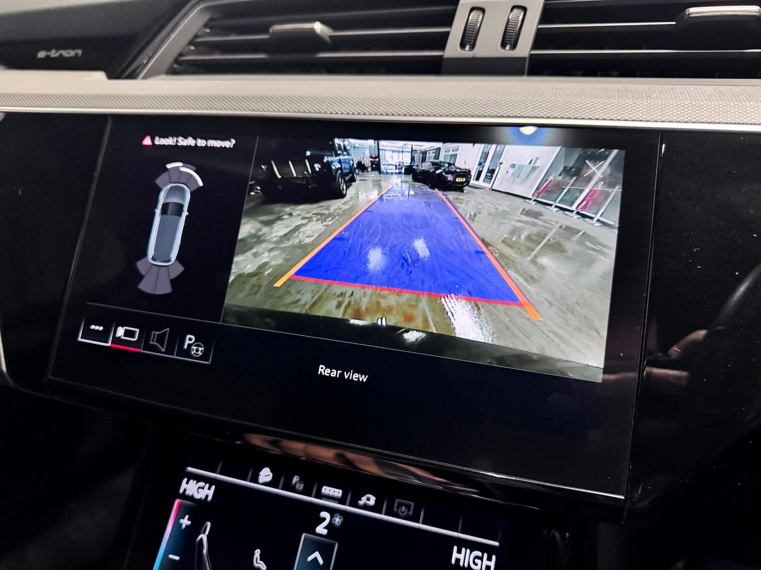 Used Audi Q8 e-tron 2023 for sale - 77425578: Photo 42