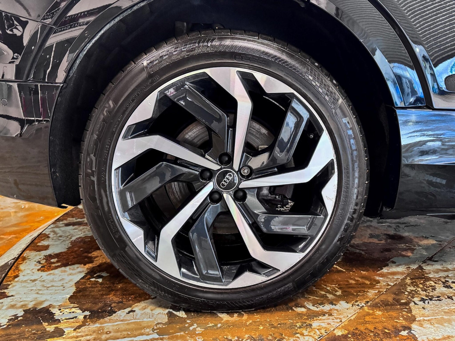 Used Audi Q8 e-tron 2023 for sale - 77425578: Photo 54