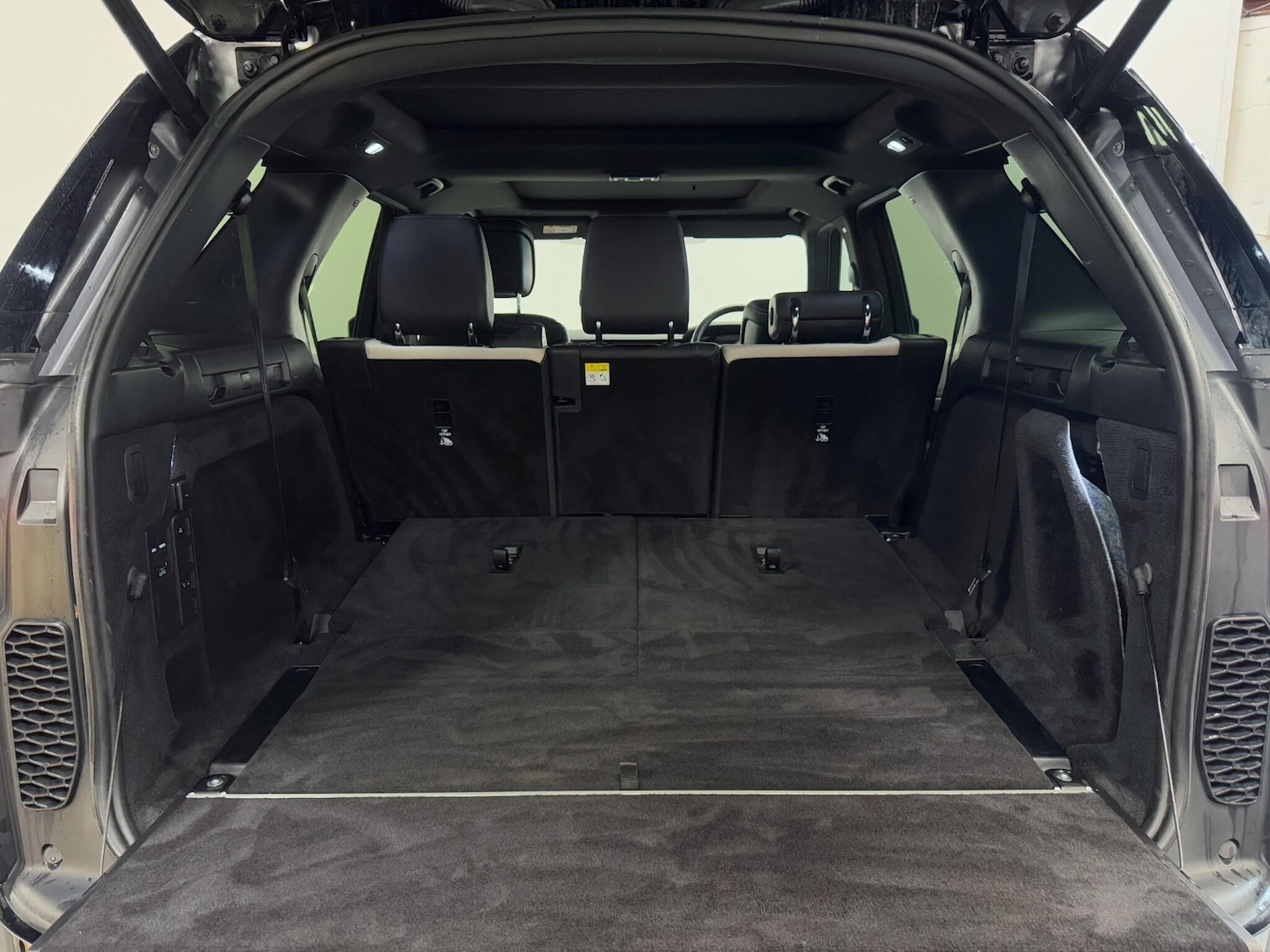 Used Land Rover Discovery 2022 for sale - 76389031: Photo 13