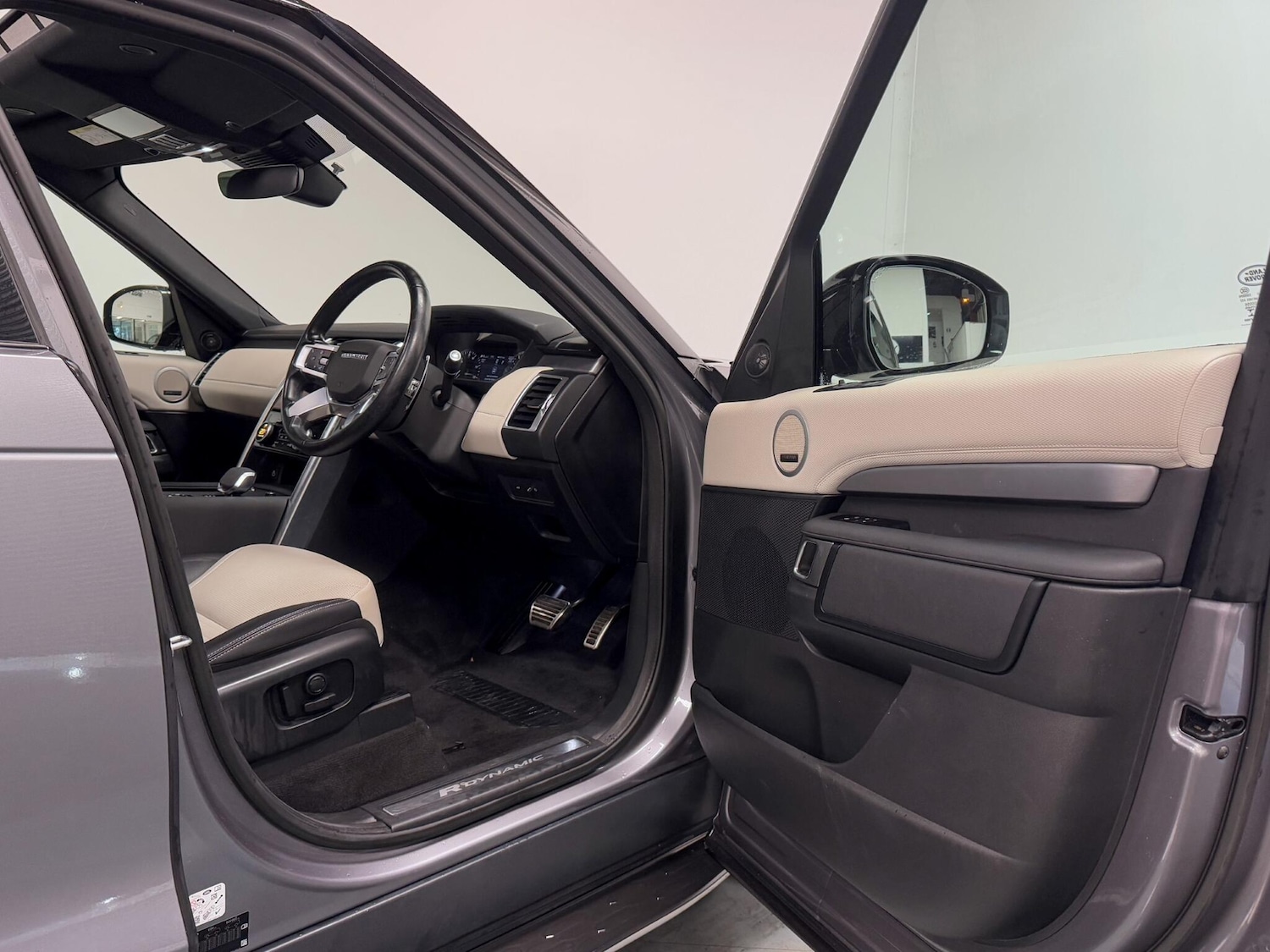 Used Land Rover Discovery 2022 for sale - 76389031: Photo 17