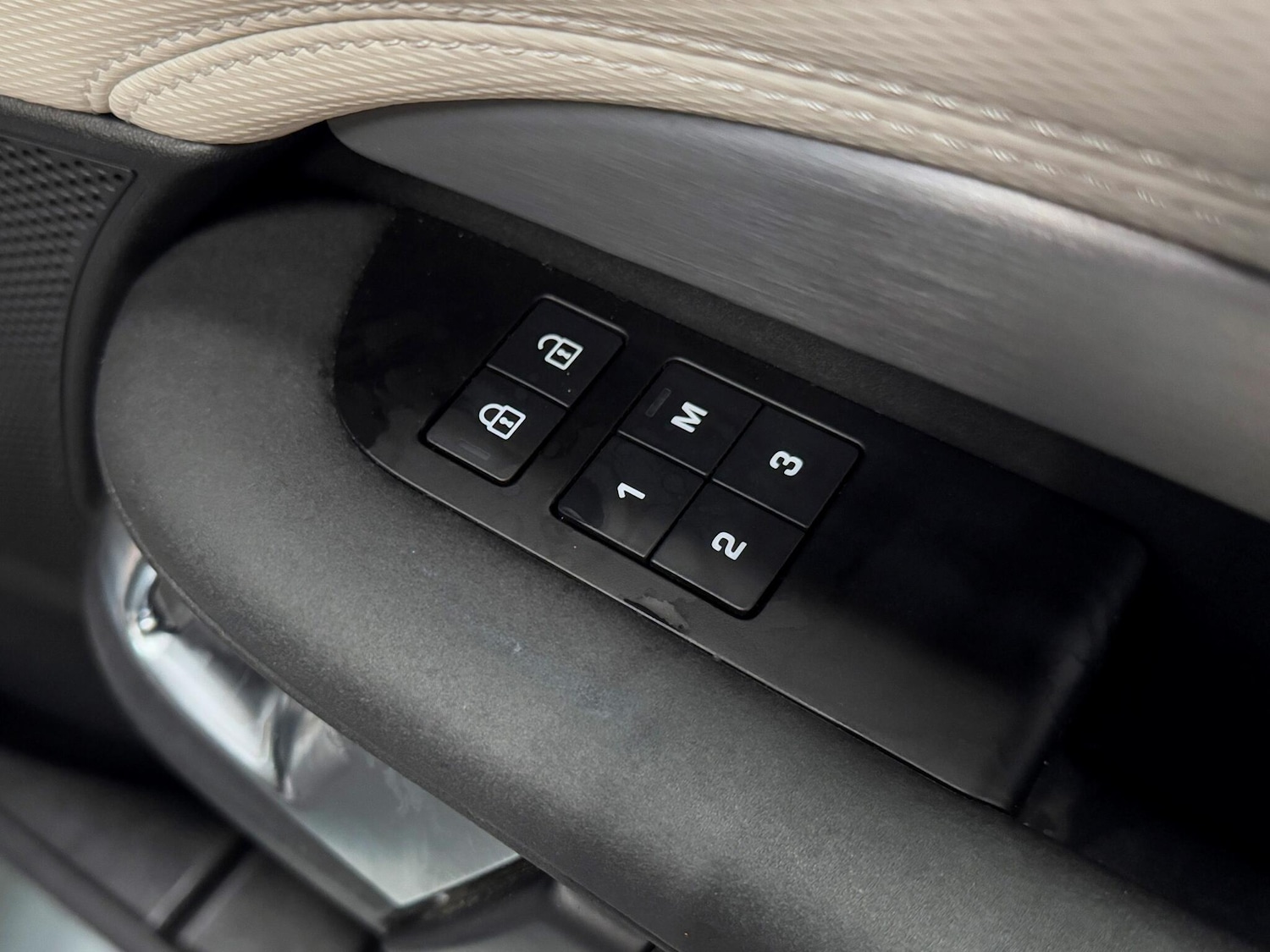 Used Land Rover Discovery 2022 for sale - 76389031: Photo 18