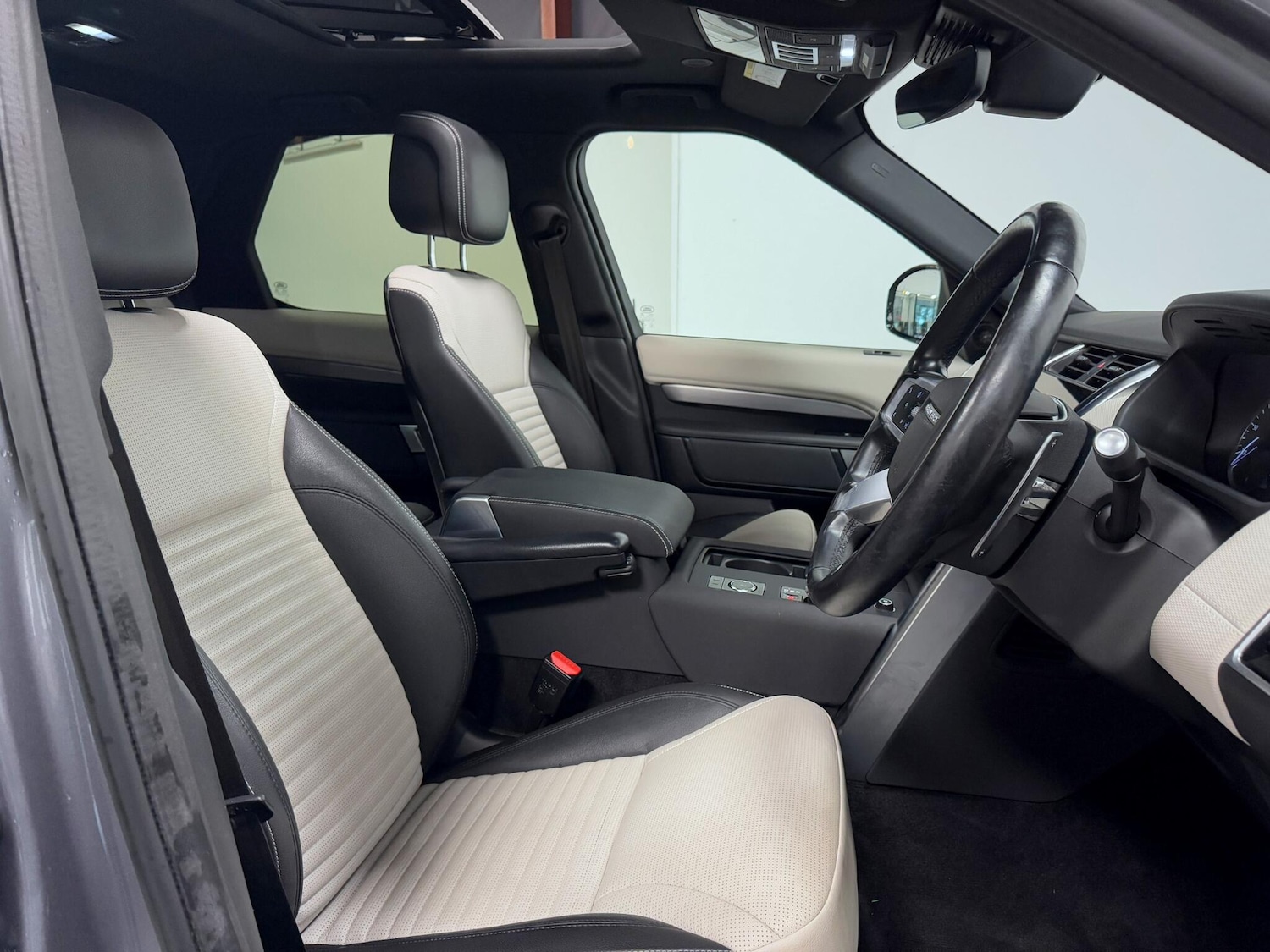 Used Land Rover Discovery 2022 for sale - 76389031: Photo 23