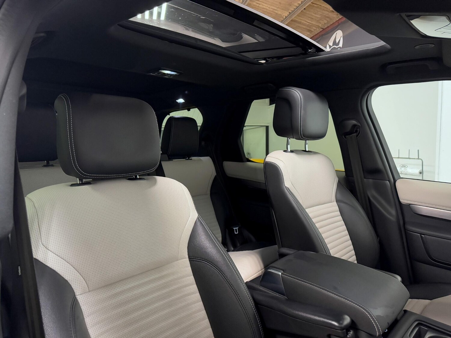 Used Land Rover Discovery 2022 for sale - 76389031: Photo 24