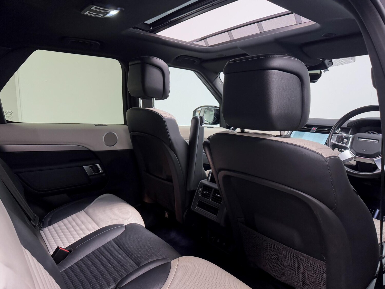 Used Land Rover Discovery 2022 for sale - 76389031: Photo 28