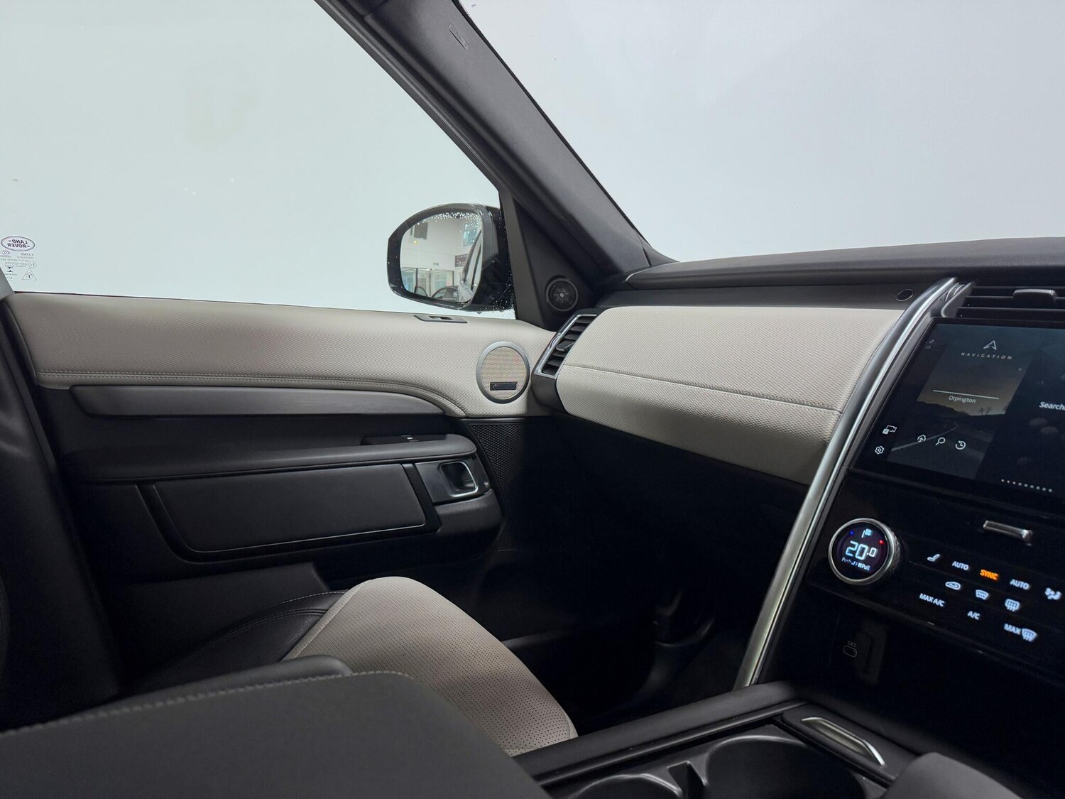 Used Land Rover Discovery 2022 for sale - 76389031: Photo 30