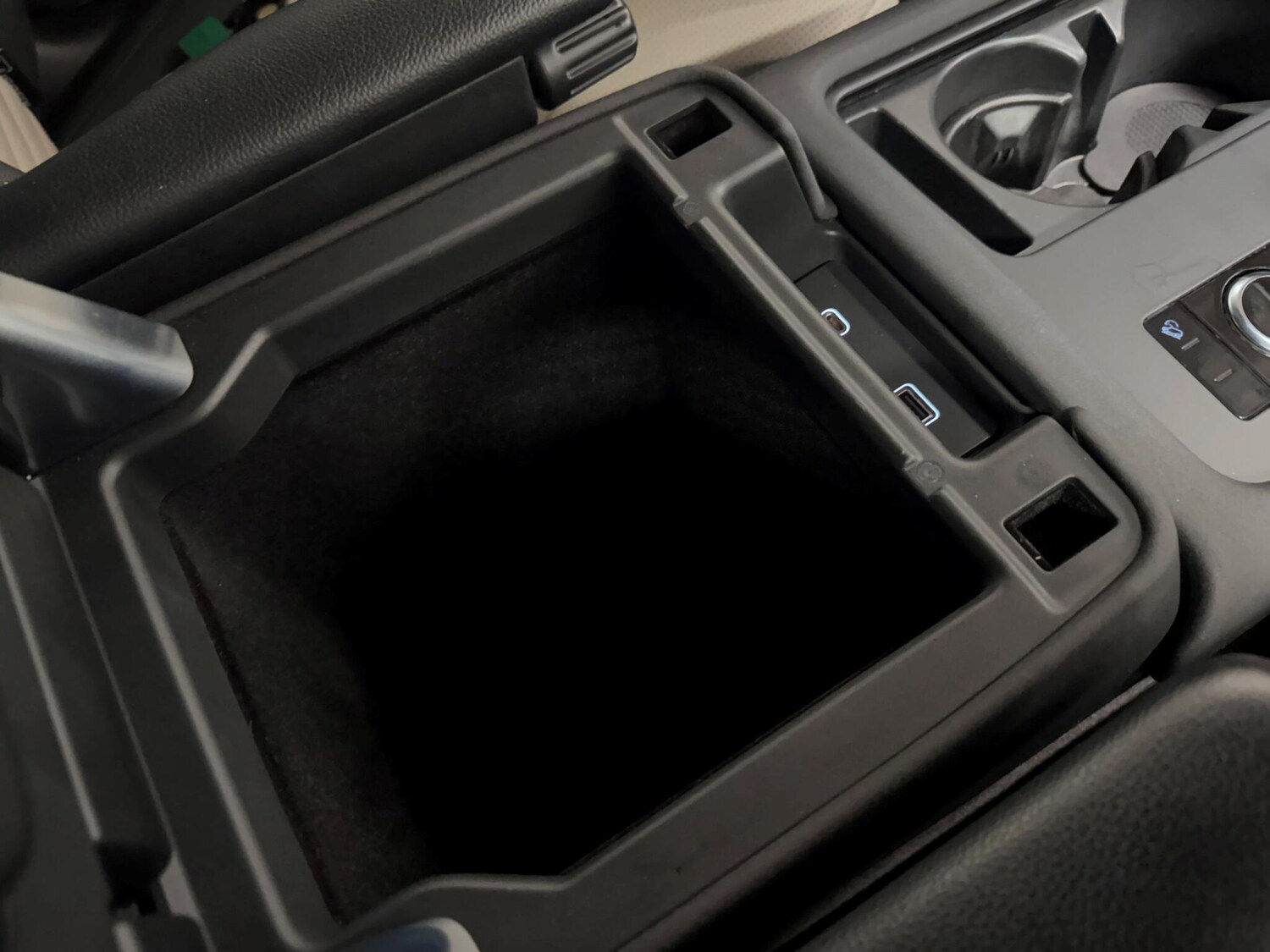 Used Land Rover Discovery 2022 for sale - 76389031: Photo 32