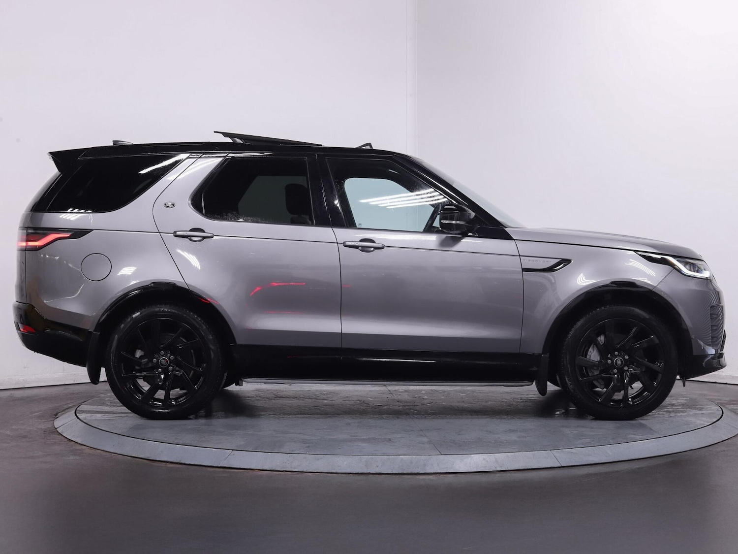 Used Land Rover Discovery 2022 for sale - 76389031: Photo 8