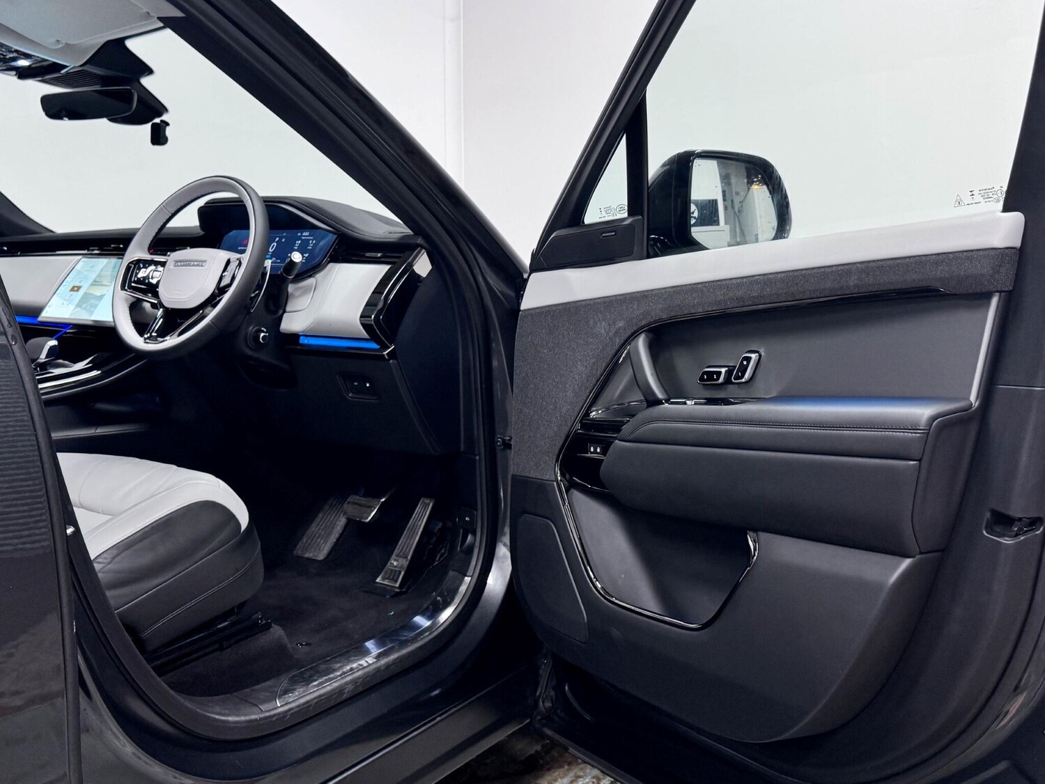 Used Land Rover Range Rover Sport 2024 for sale - 77882198: Photo 16