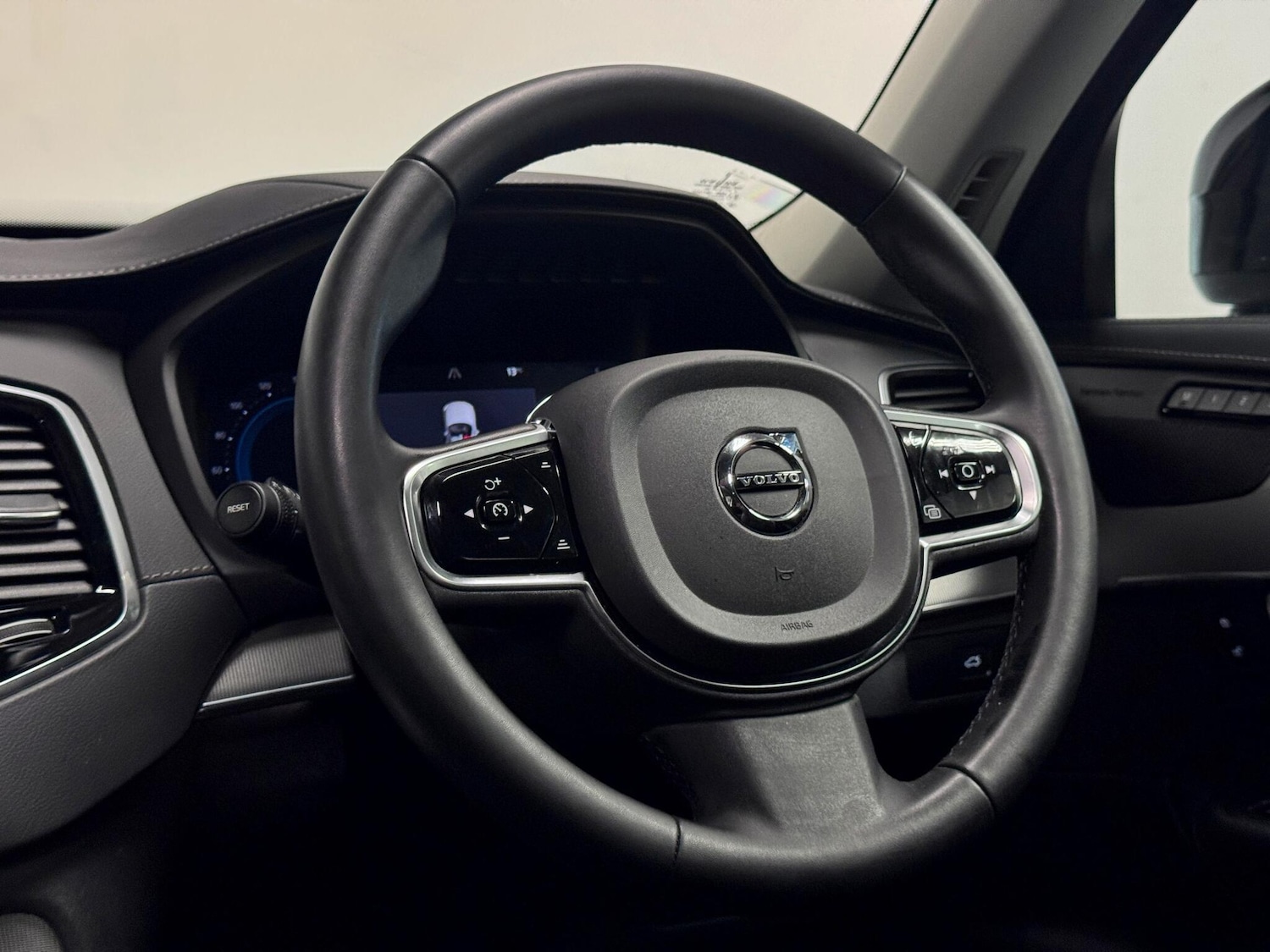 Used Volvo XC90 2023 for sale - 76511784: Photo 40