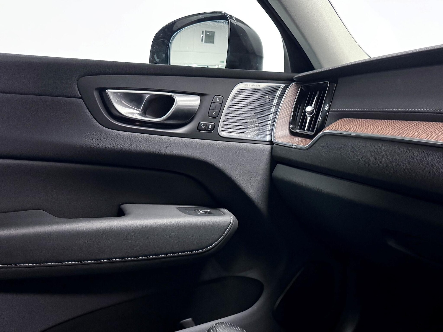 Used Volvo XC60 2023 for sale - 76200152: Photo 30