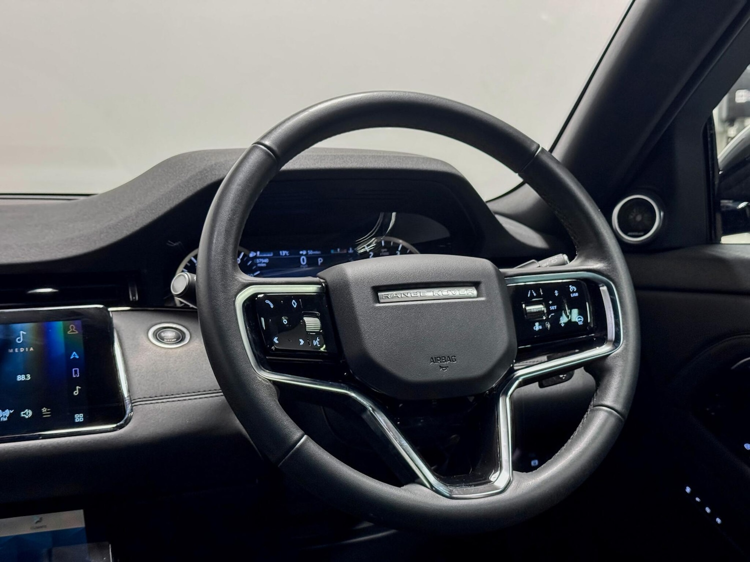 Used Land Rover Range Rover Evoque 2022 for sale - 76549911: Photo 32