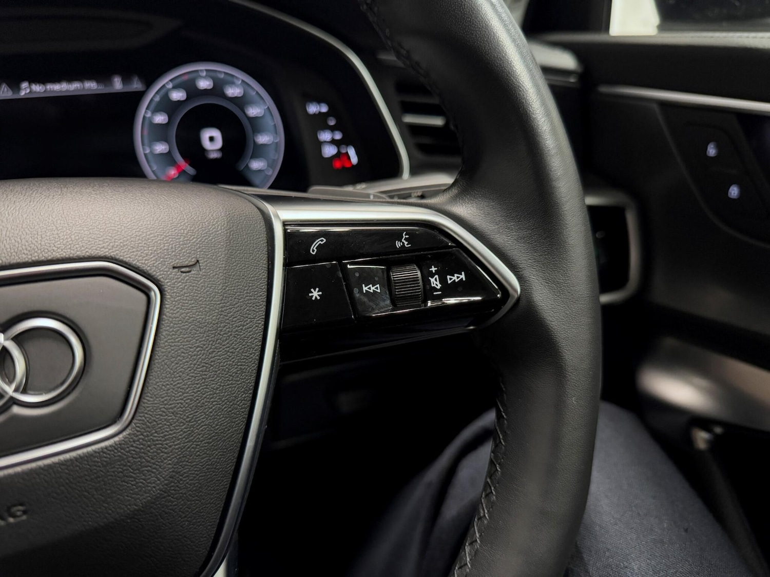 Used Audi A6 Saloon for sale - 76728829: Photo 35