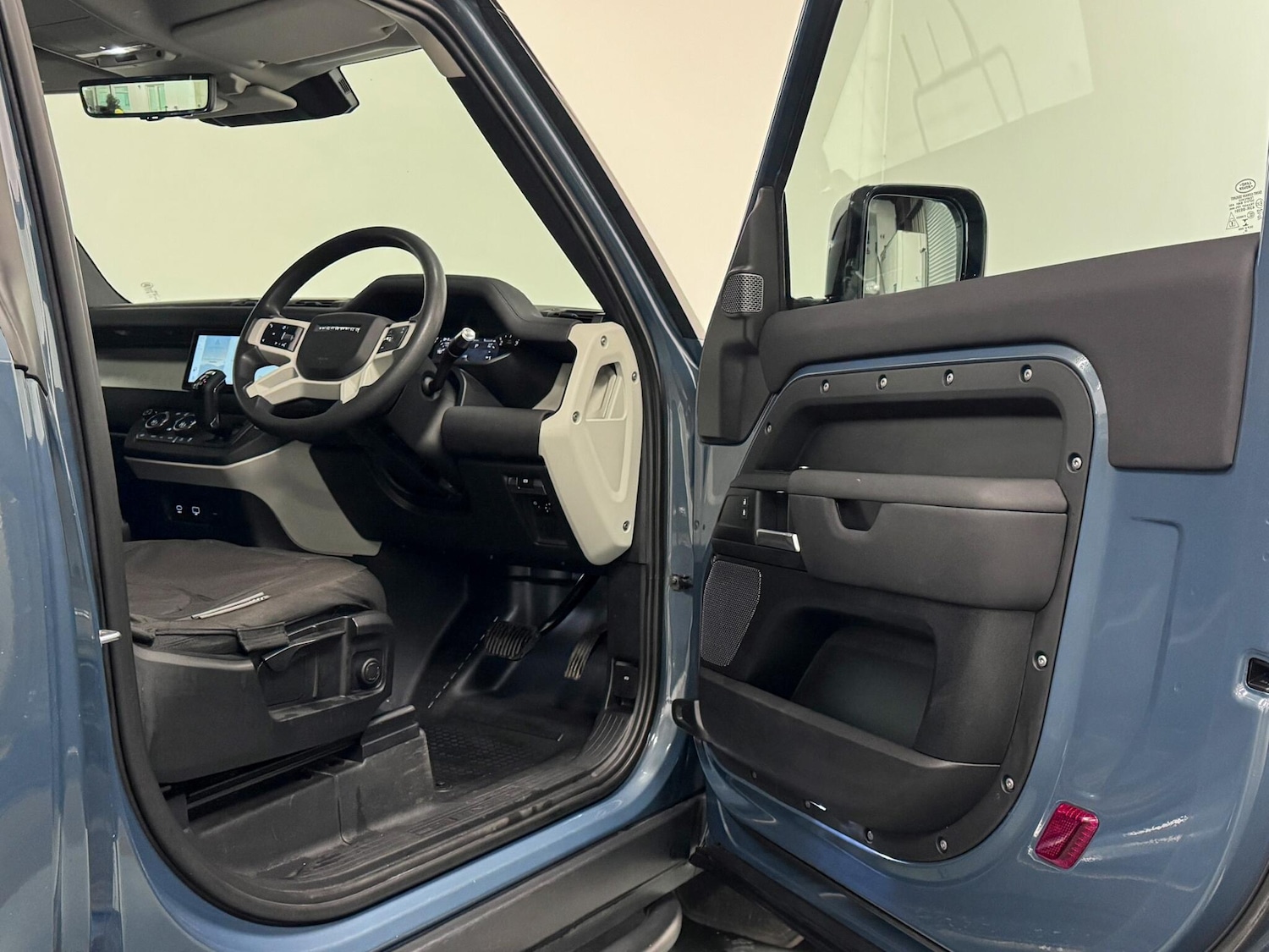 Used Land Rover Defender 90 2021 for sale - 76689565: Photo 17