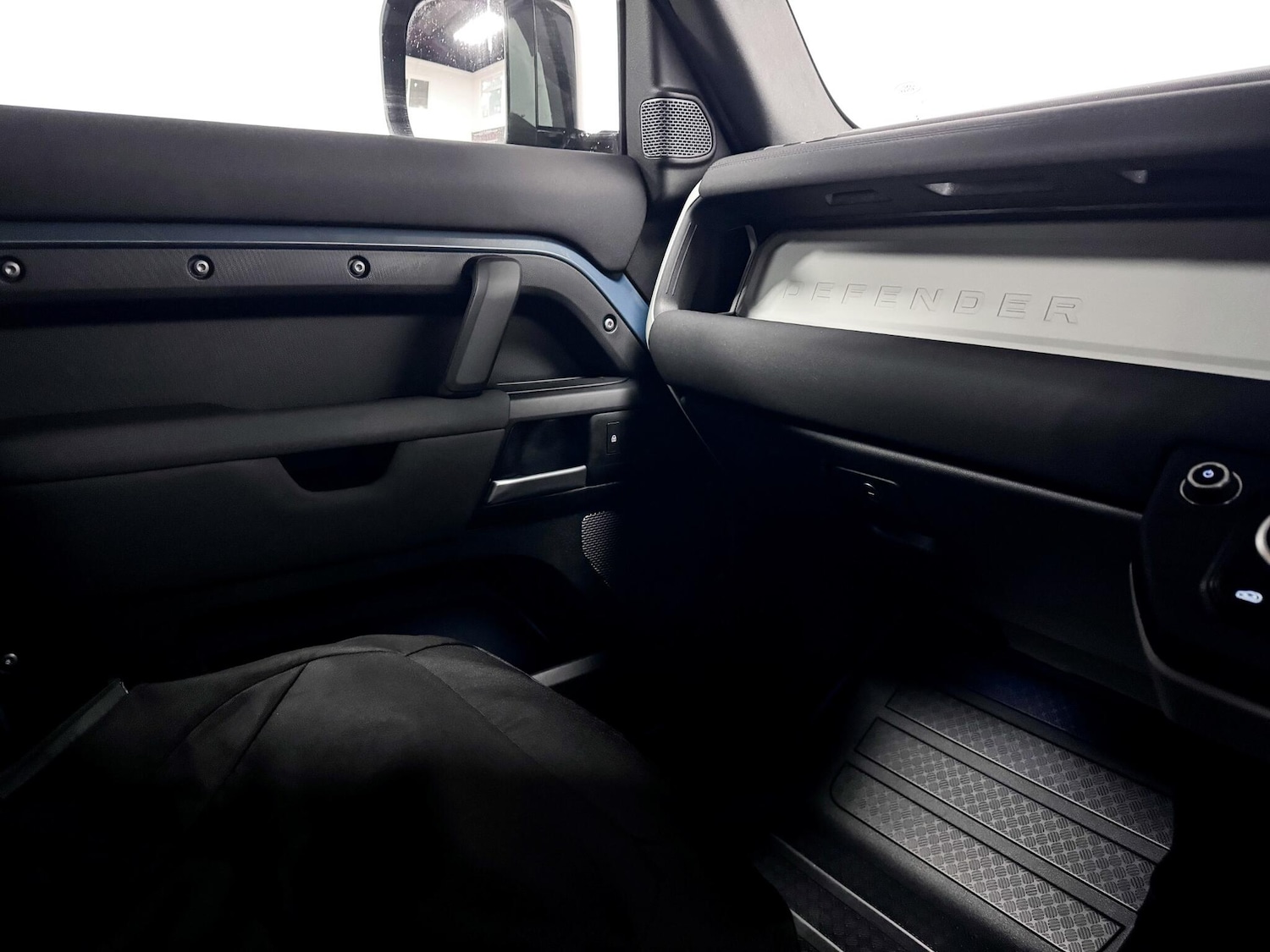 Used Land Rover Defender 90 2021 for sale - 76689565: Photo 24