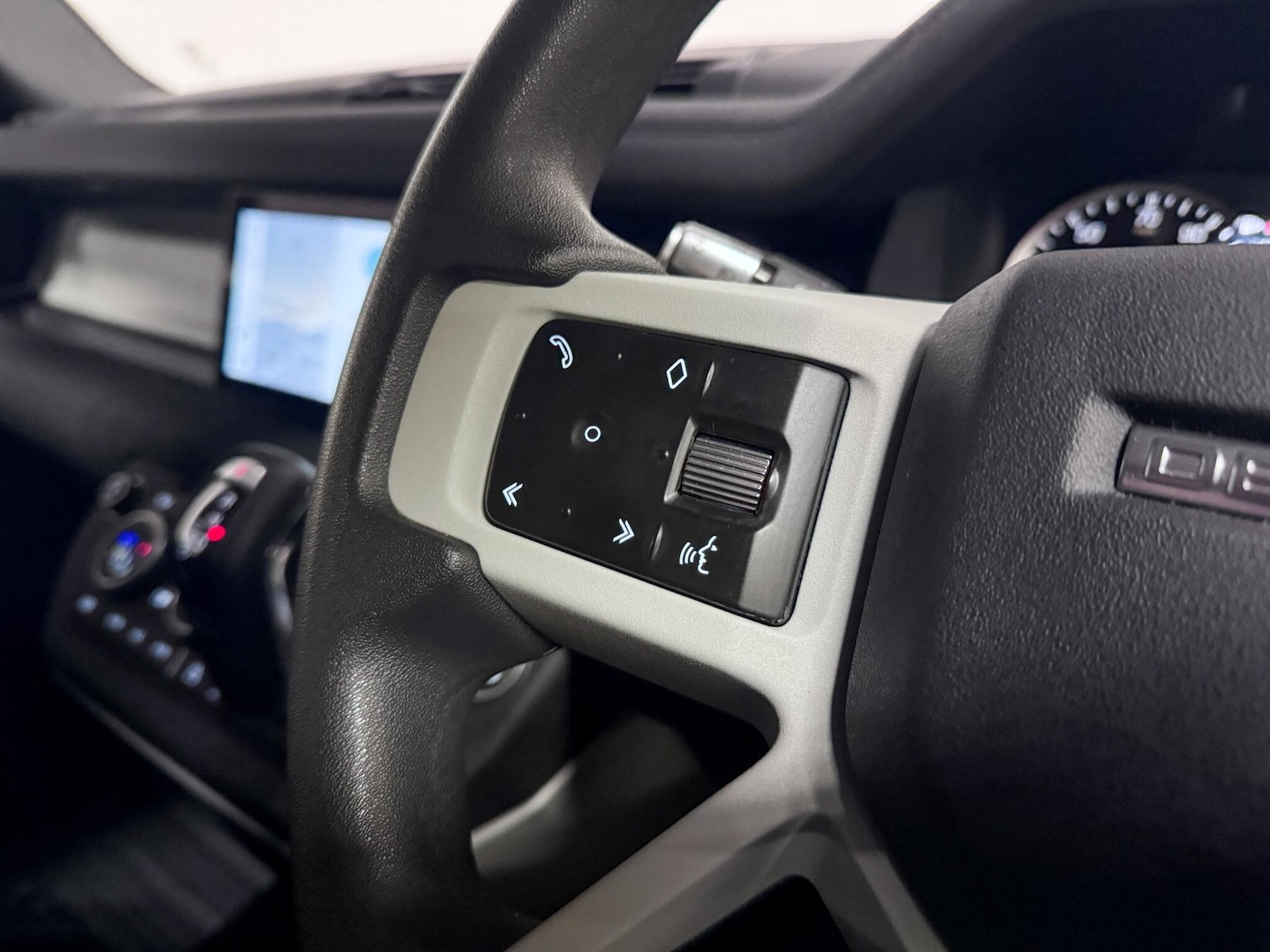 Used Land Rover Defender 90 2021 for sale - 76689565: Photo 30