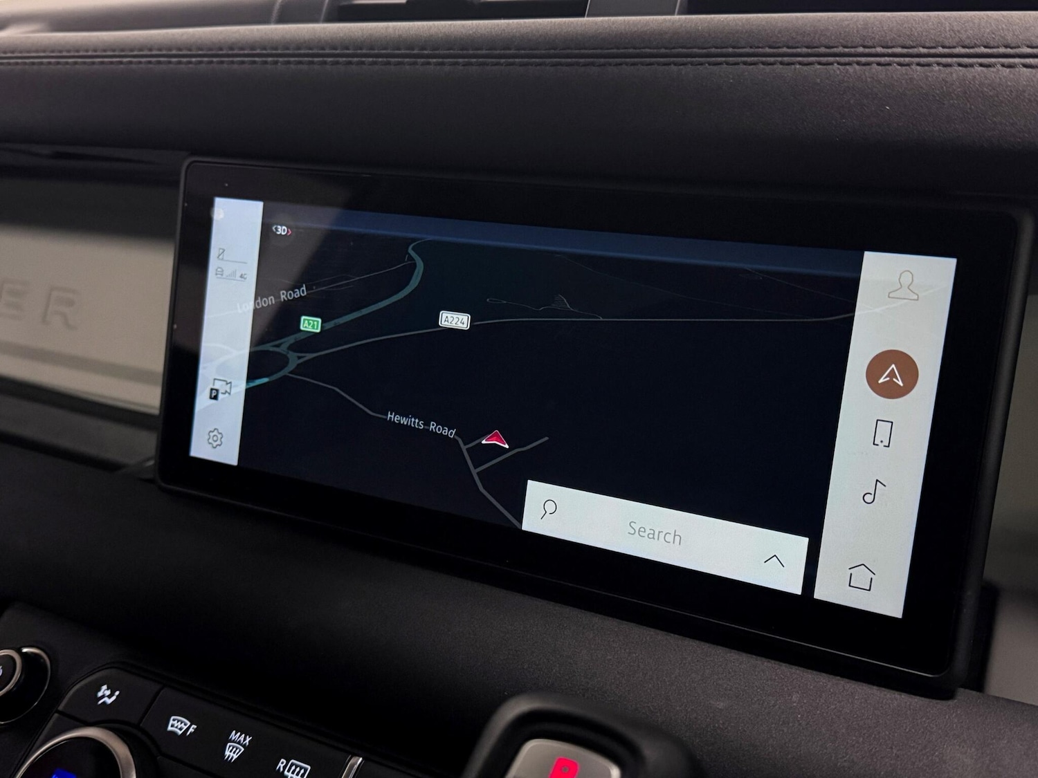 Used Land Rover Defender 90 2021 for sale - 76689565: Photo 33