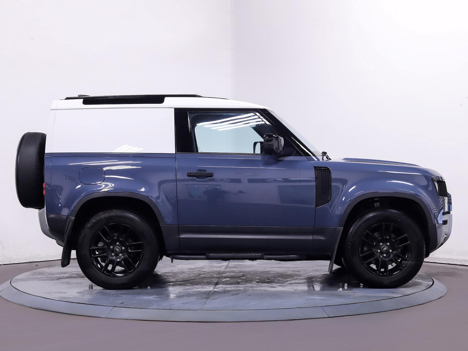 Used Land Rover Defender 90 2021 for sale - 76689565: Photo 8